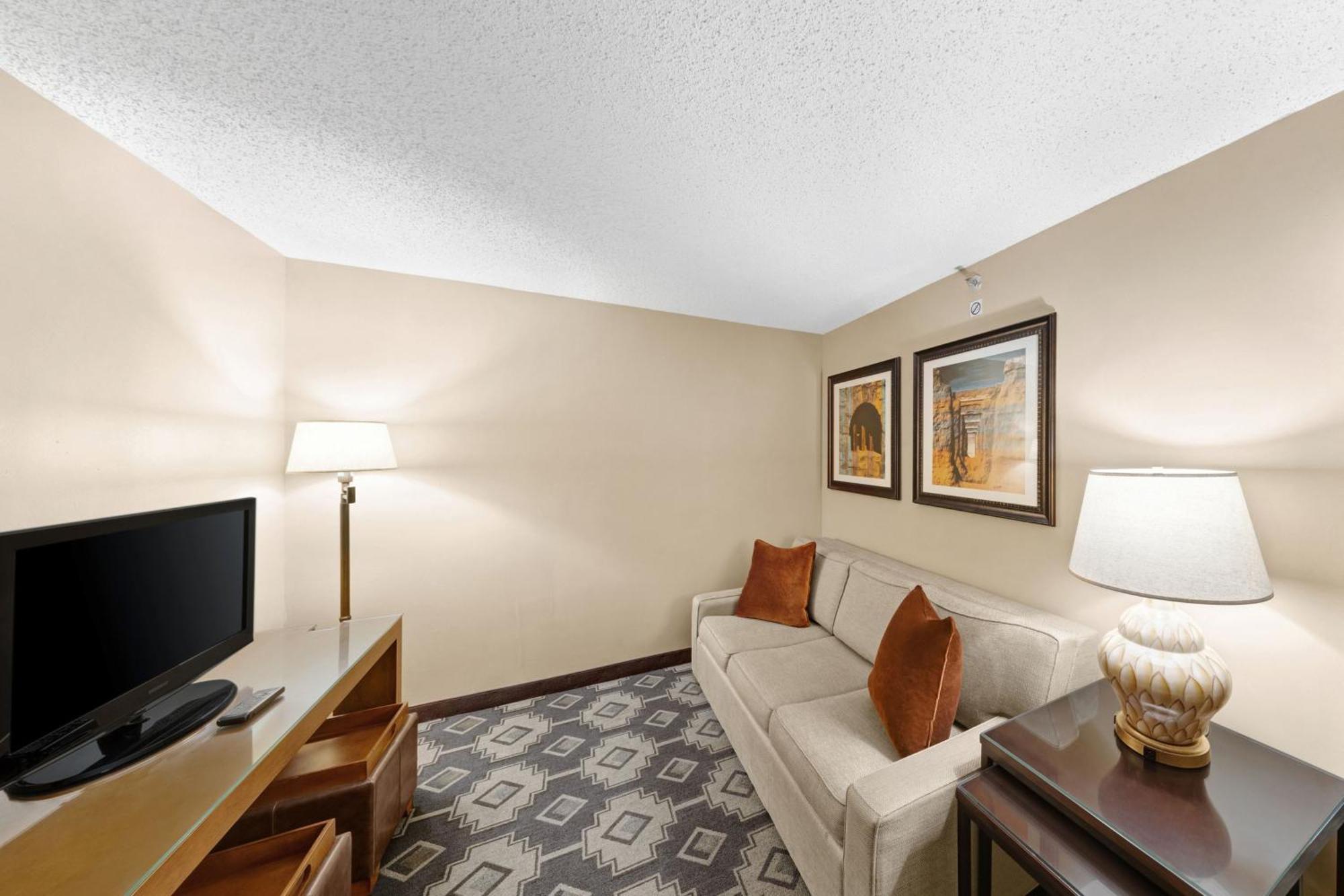Hotel Colonnade 4*